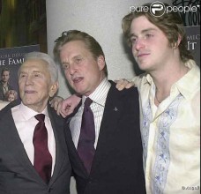 392362-kirk-michael-et-cameron-douglas-637x0-3